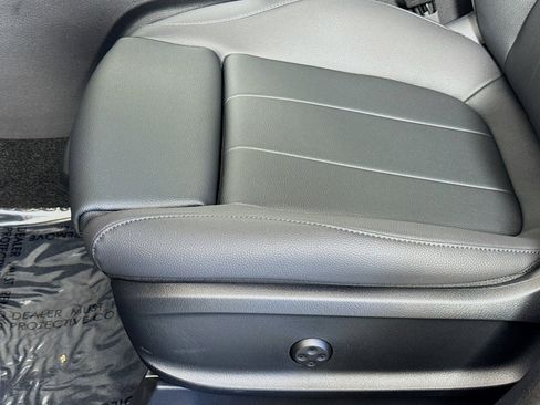 New 2025 Mercedes-Benz GLA 250 image 17