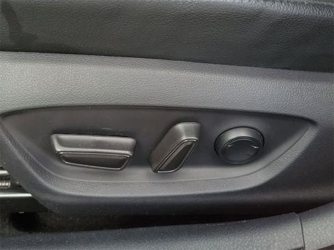 Used 2018 Toyota Camry L image 19