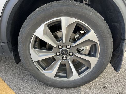 Used 2023 Ford Escape Platinum image 5