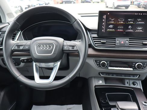 Used 2022 Audi Q5 e Premium Plus w/ Premium Plus Package AWD/4WD image 11