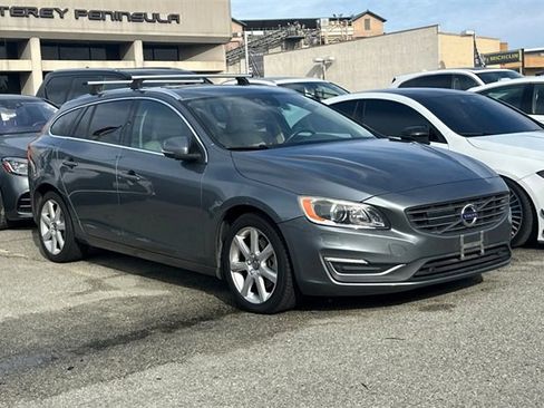 Used 2017 Volvo V60 T5 Platinum image 2