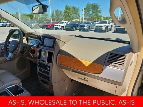 Used 2008 Chrysler Town & Country Limited w/ Entertainment Group #3 FWD image 36
