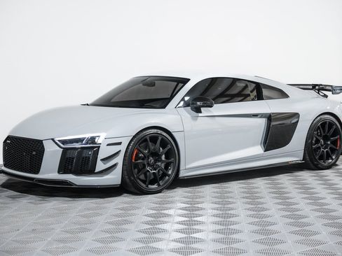 Used 2018 Audi R8 V10 plus w/ Full Leather Package image 18