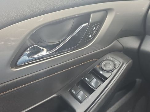 Used 2020 Chevrolet Traverse LS FWD image 11