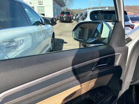 Used 2020 Volkswagen Atlas Cross Sport SEL image 17