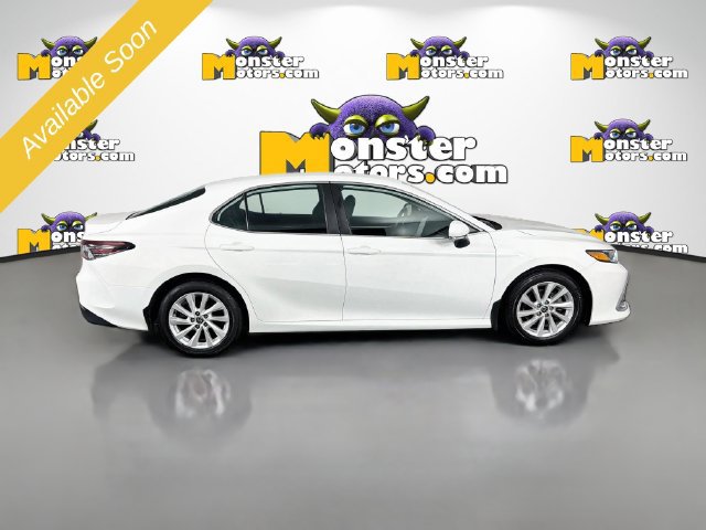 Used 2022 Toyota Camry LE FWD image 4