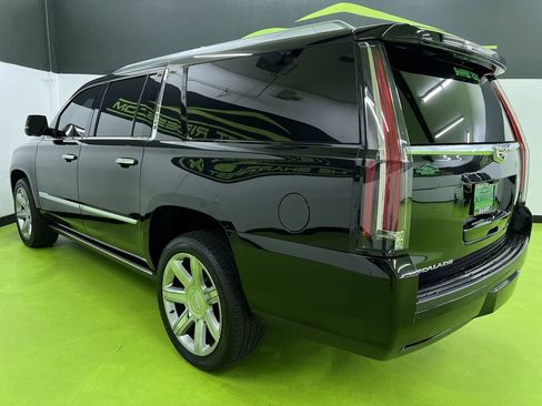 Used 2018 Cadillac Escalade ESV Premium Luxury AWD/4WD image 7