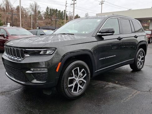 Certified 2025 Jeep Grand Cherokee Limited image 3