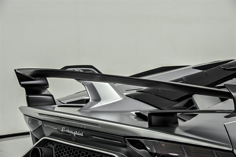 Used 2020 Lamborghini Aventador SVJ AWD/4WD image 29