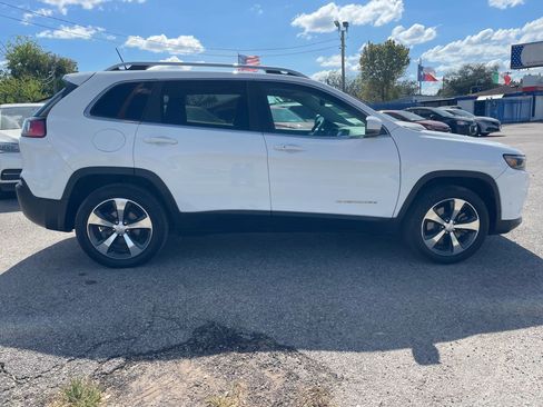Used 2019 Jeep Cherokee Limited w/ Luxury Group image 4