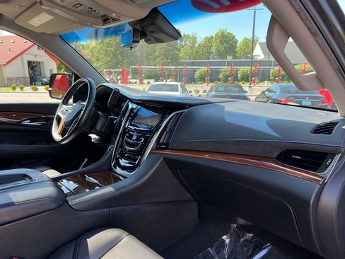 Used 2017 Cadillac Escalade Premium Luxury AWD/4WD image 23