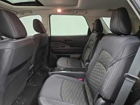 Used 2025 Nissan Pathfinder SV w/ SV Premium Package FWD image 16