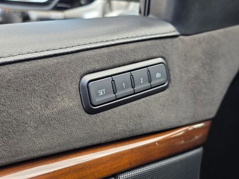 Used 2019 Cadillac Escalade Premium Luxury image 25