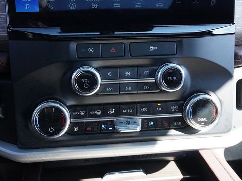 Used 2024 Ford Expedition Limited image 55