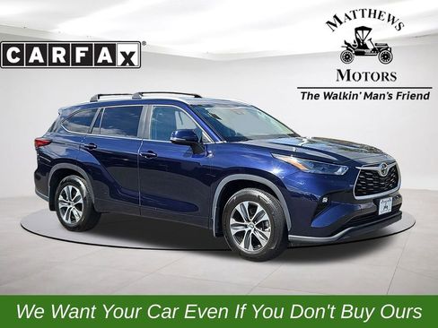 Used 2023 Toyota Highlander XLE image 1