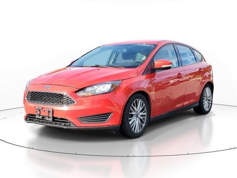 Used 2016 Ford Focus SE FWD image 2