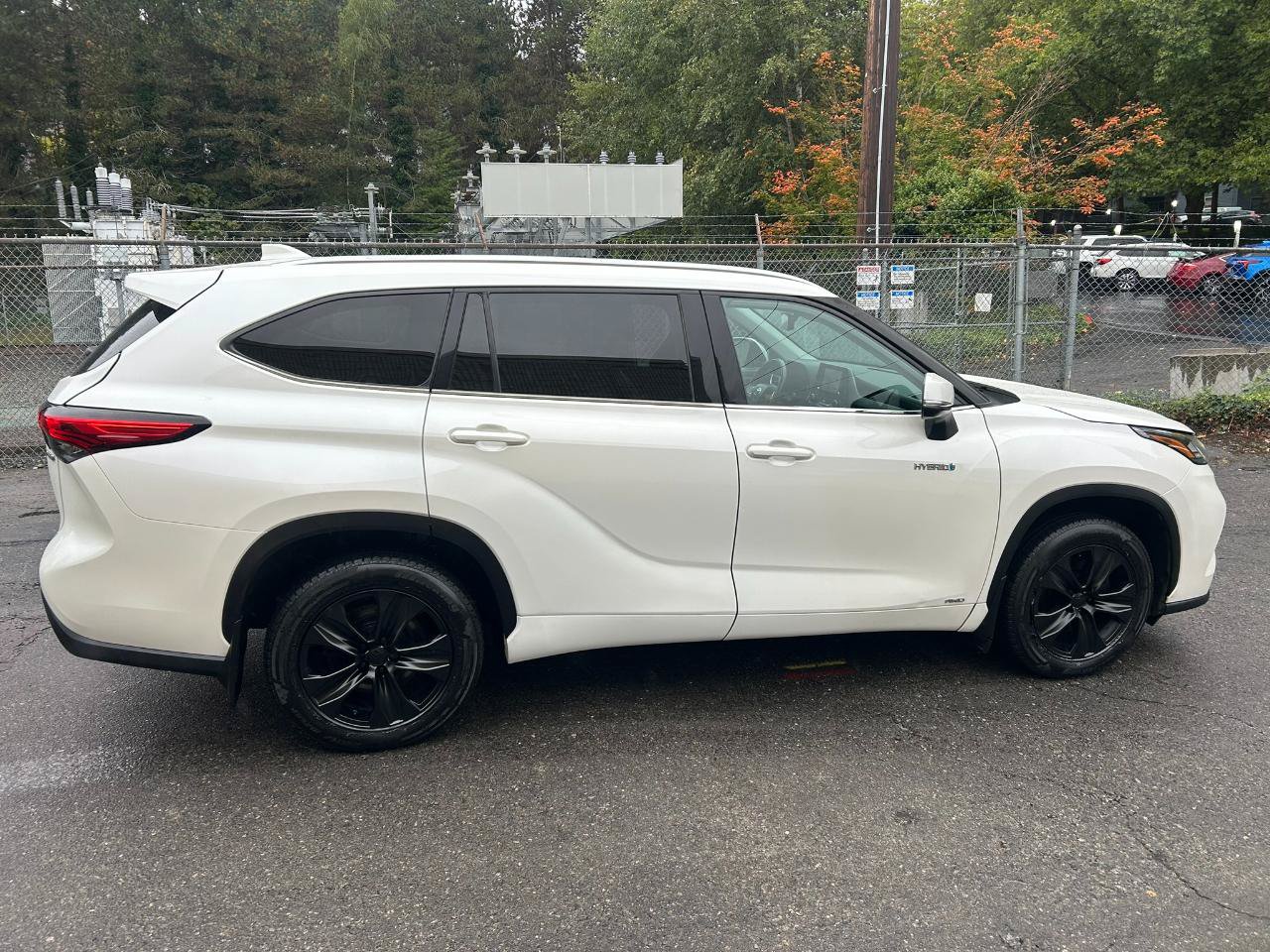 Used 2020 Toyota Highlander XLE AWD/4WD image 4