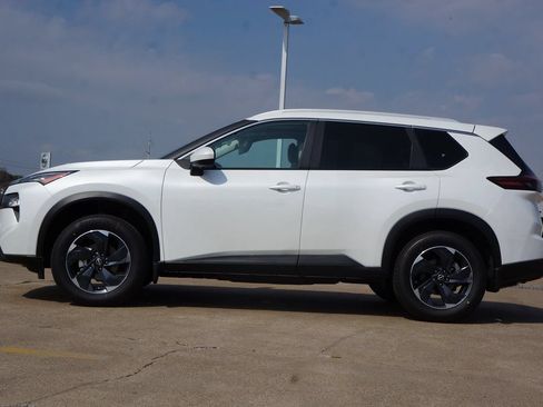 Certified 2024 Nissan Rogue SV w/ SV Premium Package AWD/4WD image 5