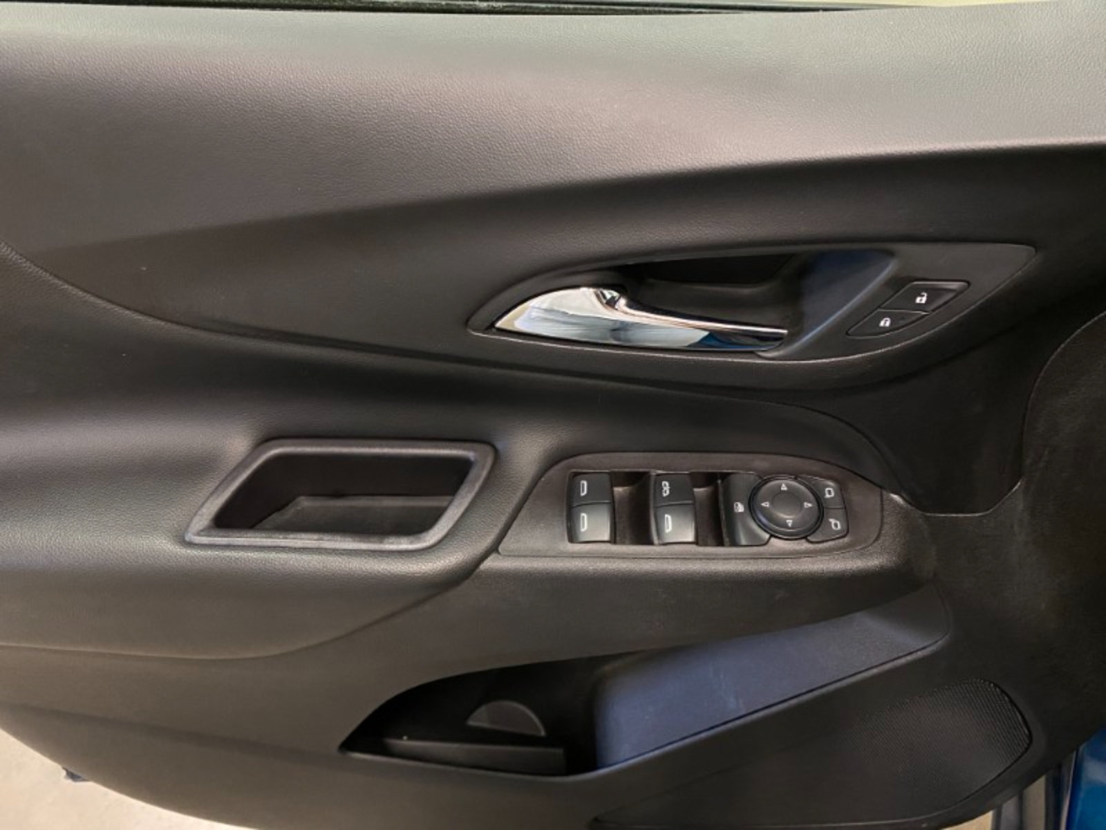 Used 2020 Chevrolet Equinox LT AWD/4WD image 32