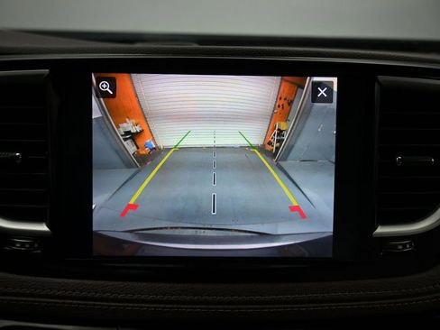 Used 2021 Chrysler Pacifica Touring-L FWD image 28