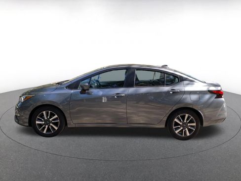 Used 2025 Nissan Versa SV image 4