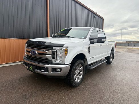 Used 2019 Ford F250 XLT w/ XLT Premium Package image 2