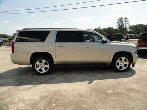 Used 2016 Chevrolet Suburban LS RWD image 5