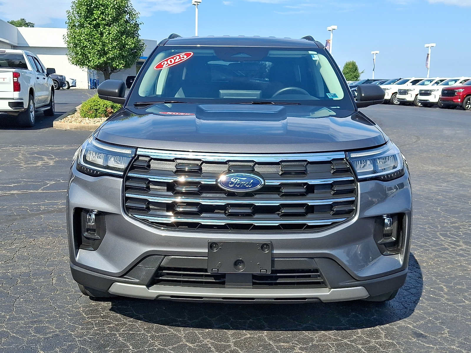 Used 2025 Ford Explorer Active w/ Active Comfort Package AWD/4WD image 2