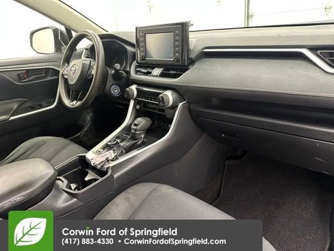 Used 2019 Toyota RAV4 LE image 10