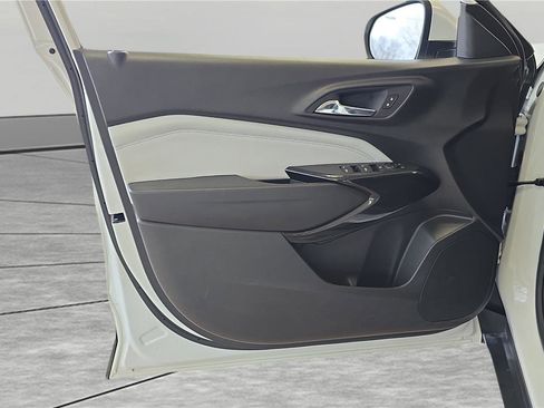 Used 2025 Chevrolet Trax LT image 25