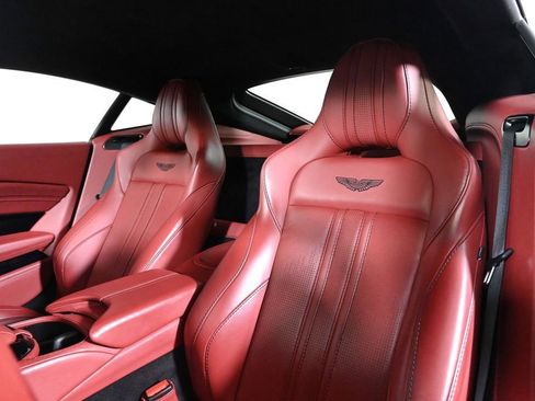 Used 2022 Aston Martin V8 Vantage Coupe RWD image 17