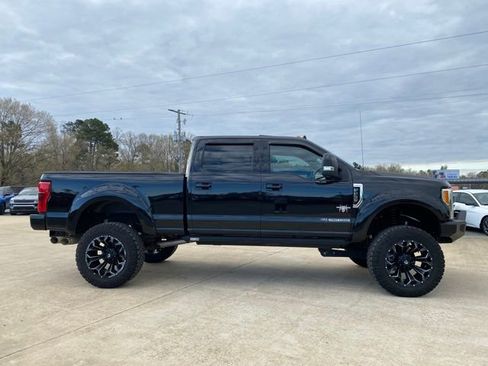 Used 2019 Ford F250 Lariat w/ Lariat Ultimate Package image 3