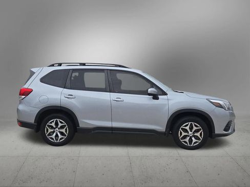 Used 2023 Subaru Forester Premium w/ Popular Package #2 AWD/4WD image 7