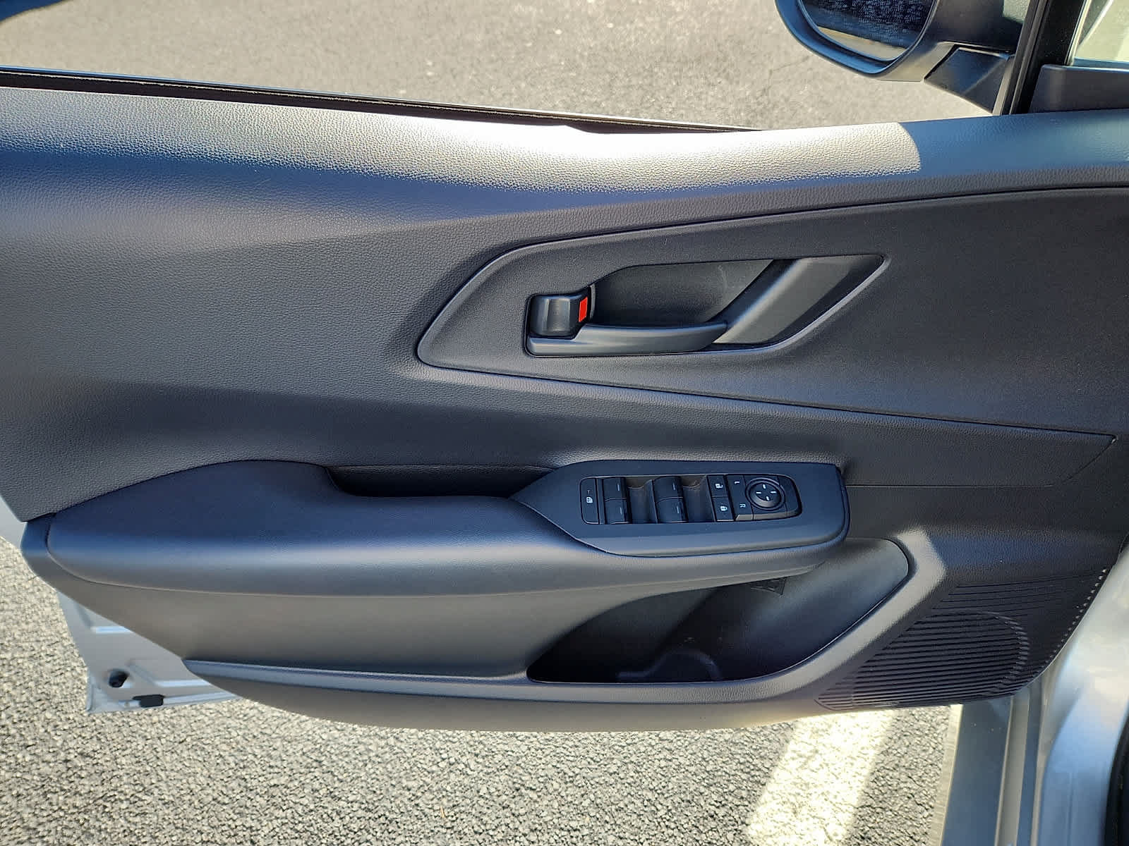 Used 2026 Toyota Prius Plug-In Hybrid FWD image 15