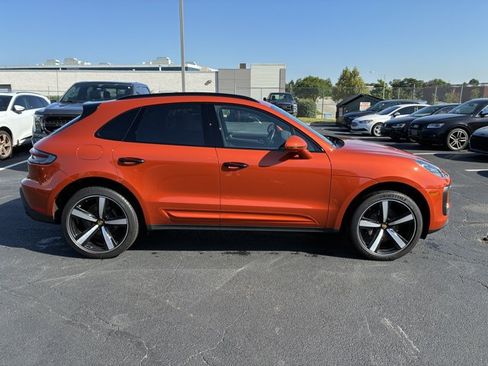 Used 2023 Porsche Macan AWD/4WD image 4