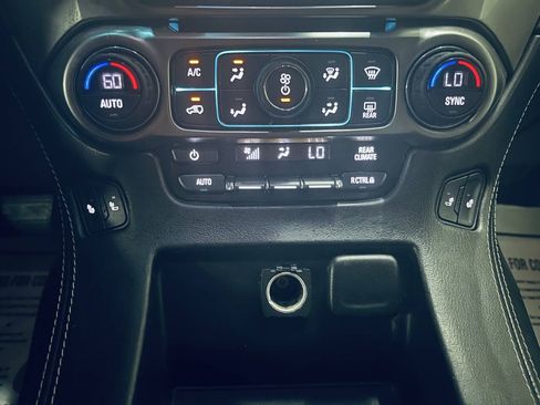 Used 2018 Chevrolet Suburban LT AWD/4WD image 29