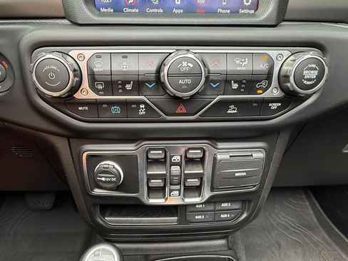 Used 2023 Jeep Wrangler Unlimited w/ Sun & Screen Package AWD/4WD image 25