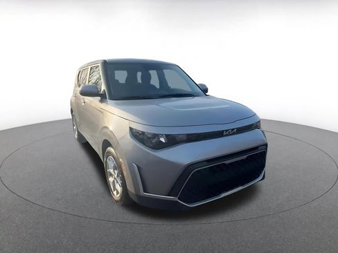 Used 2025 Kia Soul LX w/ LX Technology Package image 3