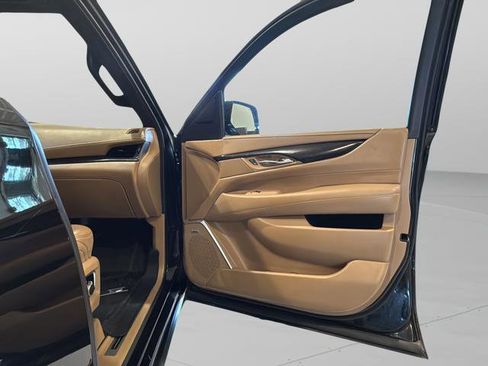 Used 2019 Cadillac Escalade ESV Platinum AWD/4WD image 37