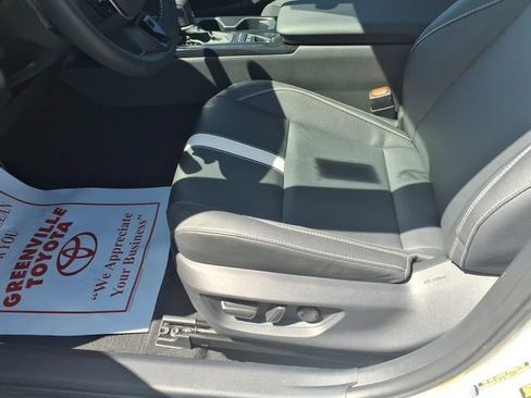 Used 2025 Toyota Camry SE w/ Convenience Package FWD image 14