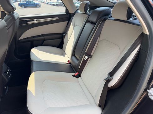 Used 2019 Ford Fusion SE w/ Equipment Group 151A FWD image 11