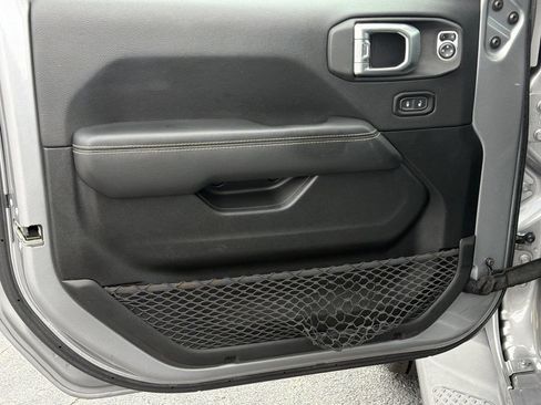Used 2020 Jeep Gladiator Overland AWD/4WD image 13