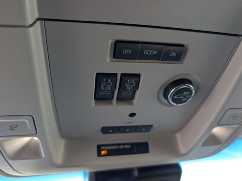 Used 2019 Chevrolet Tahoe LT w/ RST Edition image 19