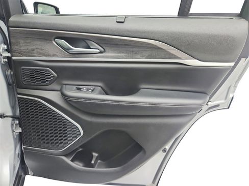 Used 2023 Jeep Grand Cherokee 4WD 4xe w/ Luxury Tech Group II image 29