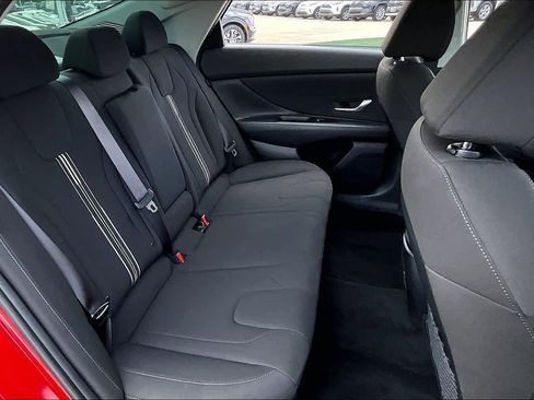 Used 2024 Hyundai Elantra SEL w/ Convenience Package FWD image 18