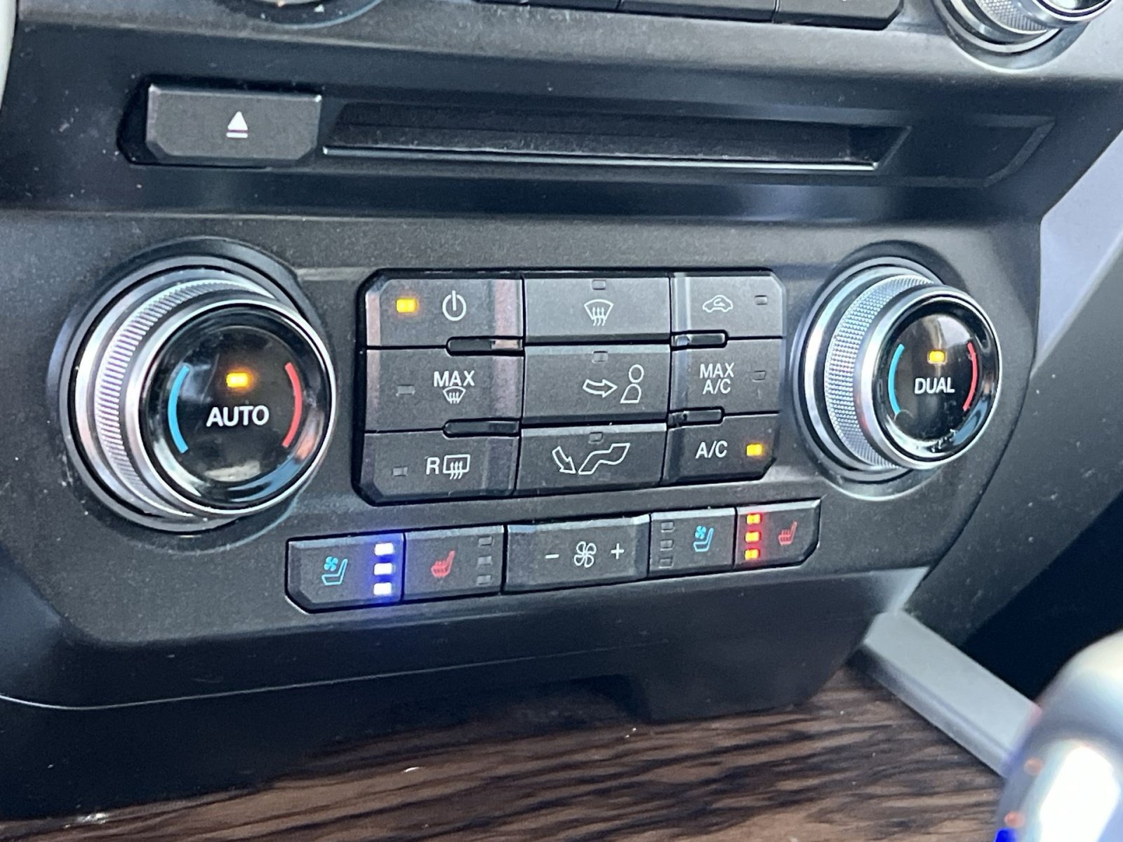 Used 2018 Ford F150 Lariat w/ Equipment Group 502A Luxury AWD/4WD image 19