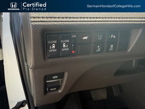 Used 2018 Honda Odyssey Elite image 18