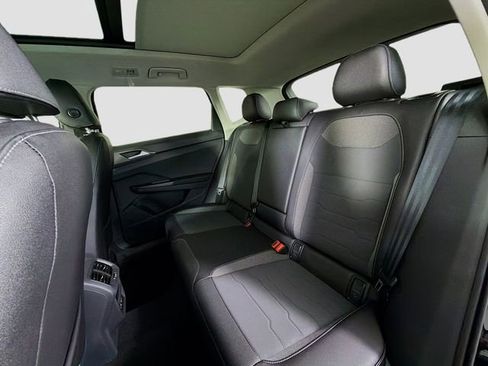 New 2026 Volkswagen Taos SE FWD image 22