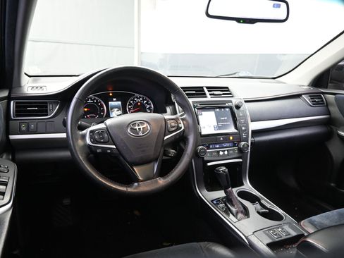 Used 2015 Toyota Camry XLE image 19