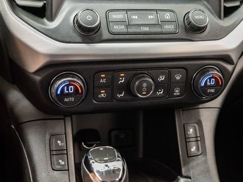 Used 2019 GMC Acadia SLT FWD image 18